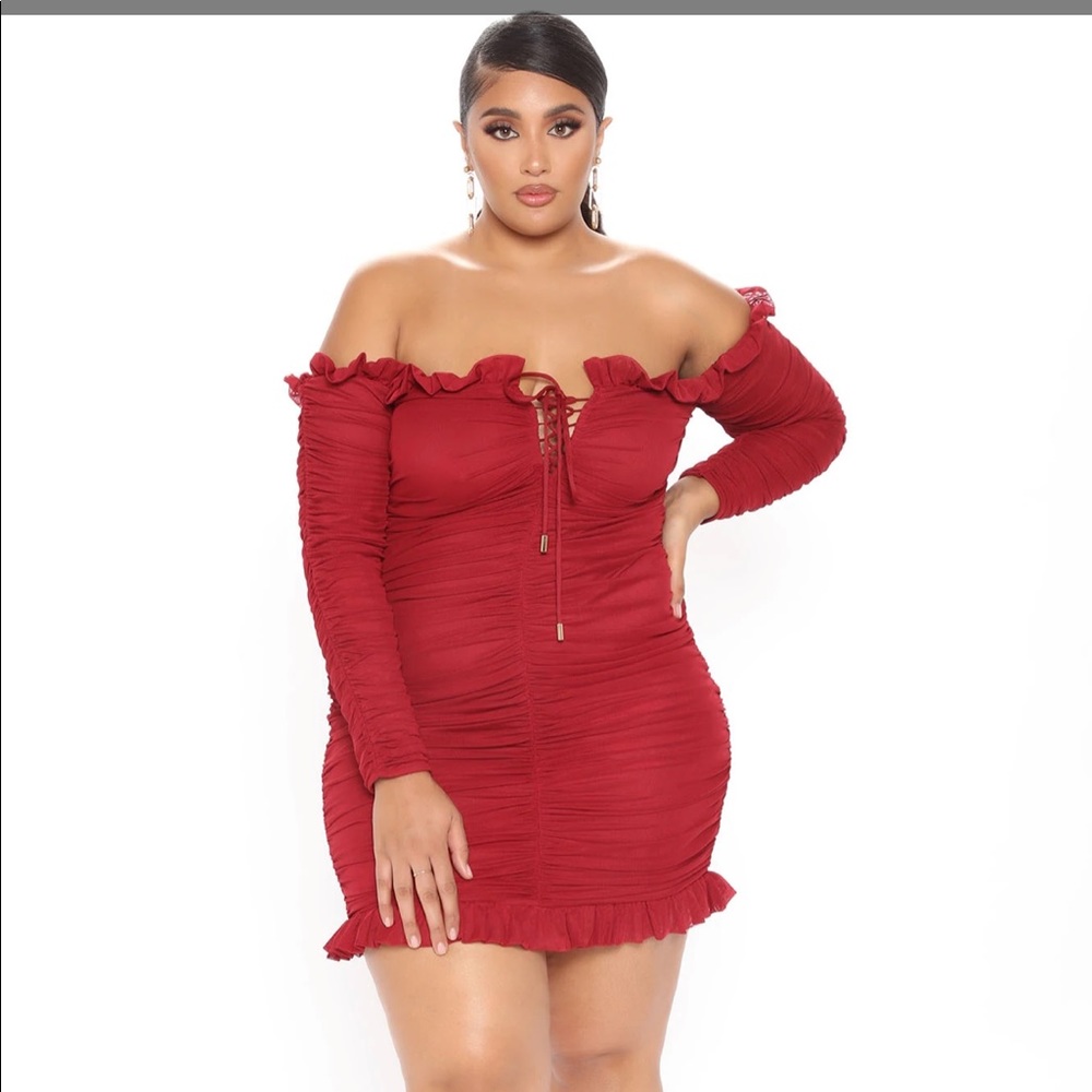 Burgundy off-the-shoulder ruched mini dress